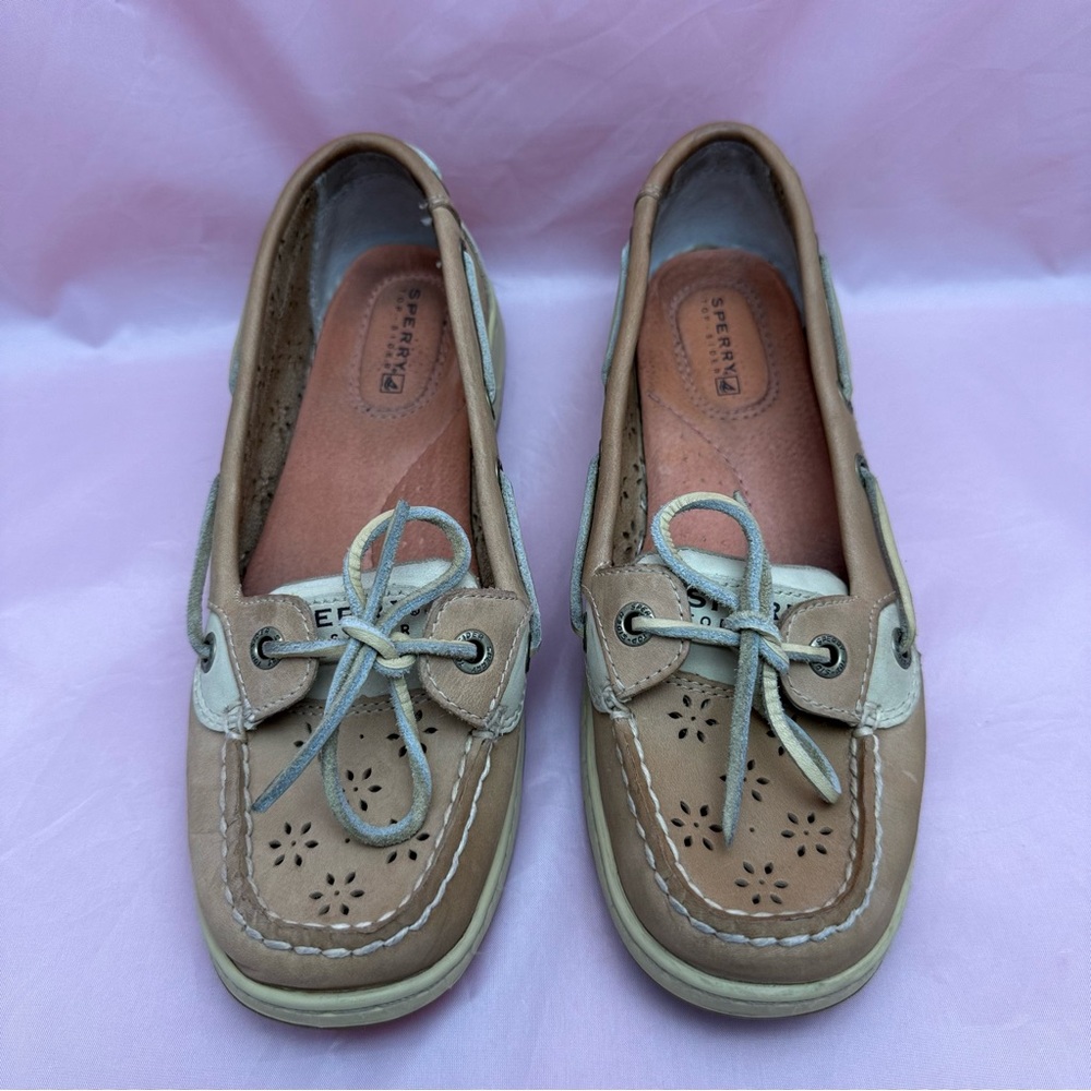 ✨ Sperry Top-Sider Women’s Boat Shoes Tan Cream 7M w/ Laser-Cut Floral Detail ✨